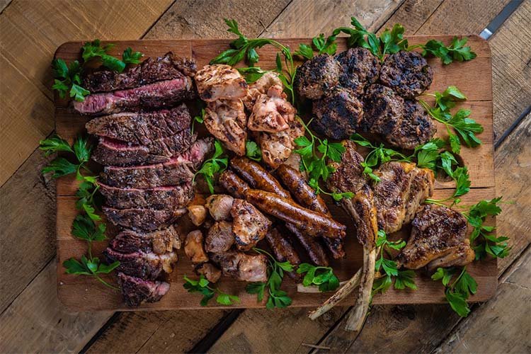 פלטת בשרים עסיסית